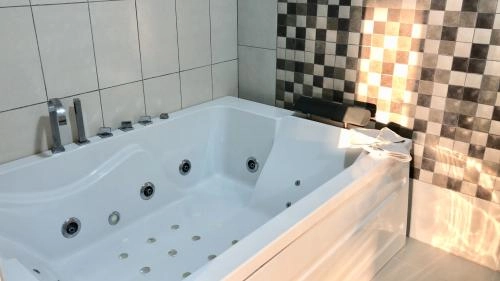 jacuzzi bathtub